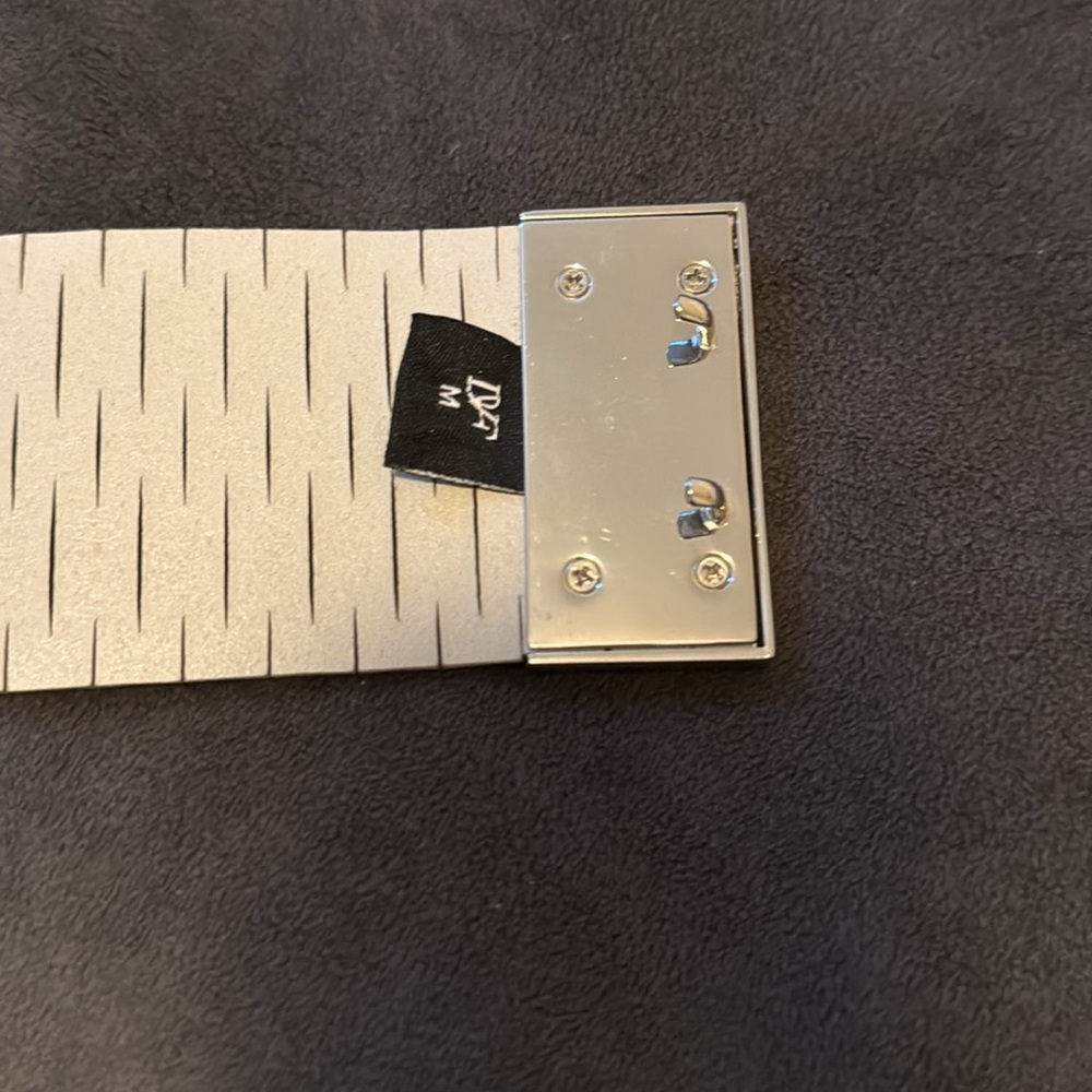 DianeVon Furstenberg Off white leather belt with logo of DV in silver. - Picture 3 of 6